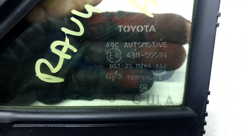 Стекло двери треугольник переднее правое Toyota Rav4 19-24 AGC