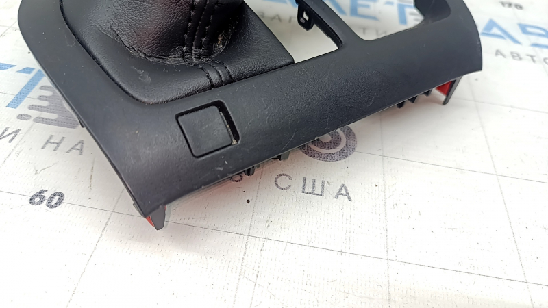 Накладка шифтера КПП Toyota Rav4 19-24 черная, с чехлом, потерта