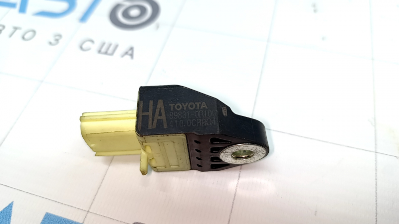 Датчик подушки безопасности задний левый Toyota Rav4 13-18