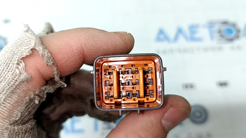 Фишка передней фары правая Subaru Forester 25-26 LED