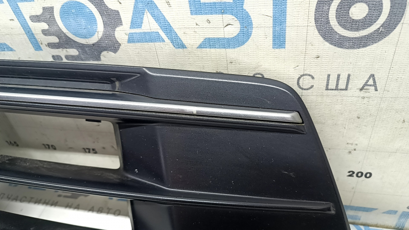 Решетка переднего бампера правая Audi Q5 80A 18-20 с хромом, песок