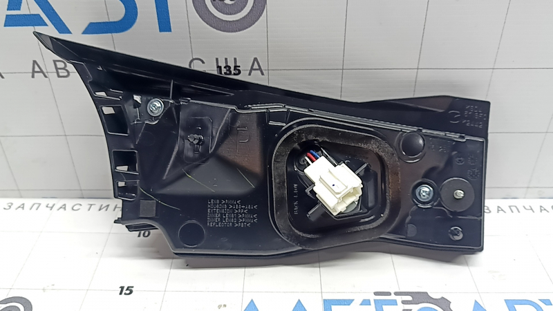 Фонарь внутренний дверь багажника правый Mazda CX-5 22-25 signature illum