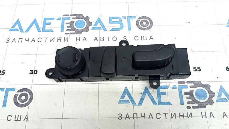 Управление водительским сиденьем Subaru Forester 25-26 с черными кнопками