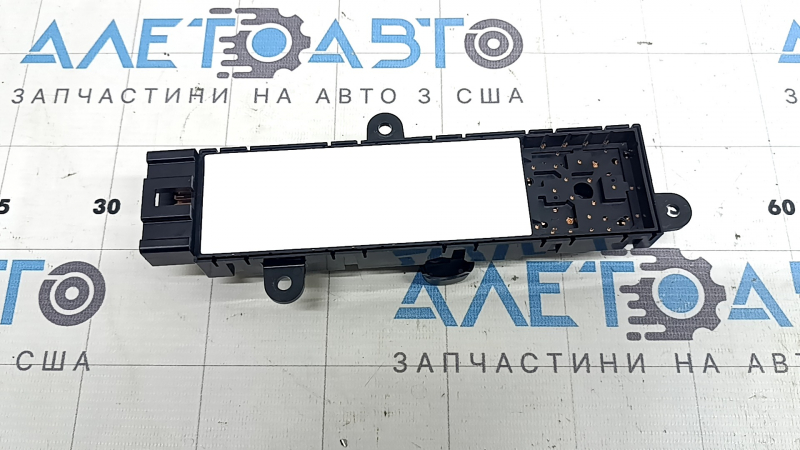 Управление водительским сиденьем Subaru Forester 25-26 с черными кнопками