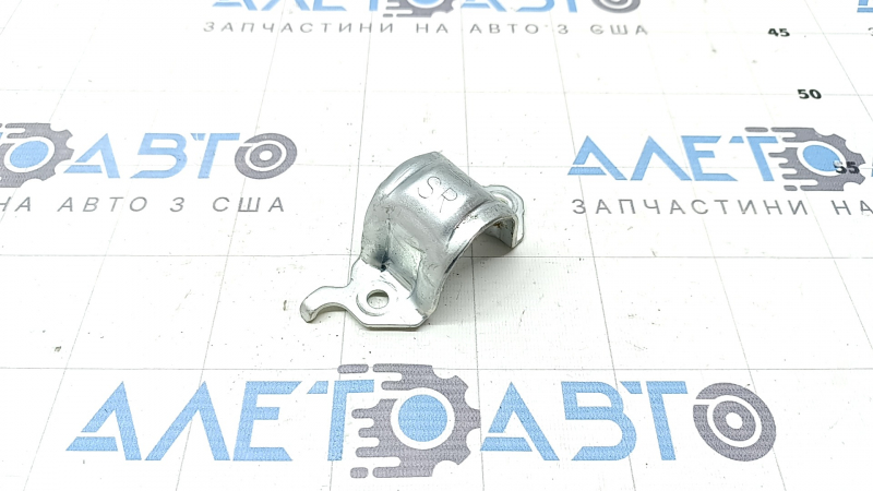 Скоба крепления переднего стабилизатора правая Subaru Forester 25-26
