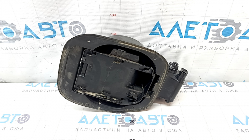 Корпус лючка бензобака Subaru Forester 25-26