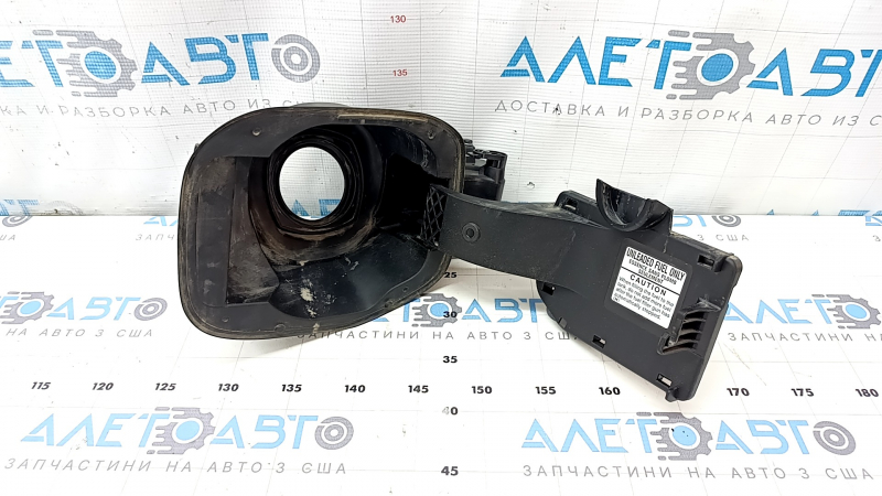 Корпус лючка бензобака Subaru Forester 25-26