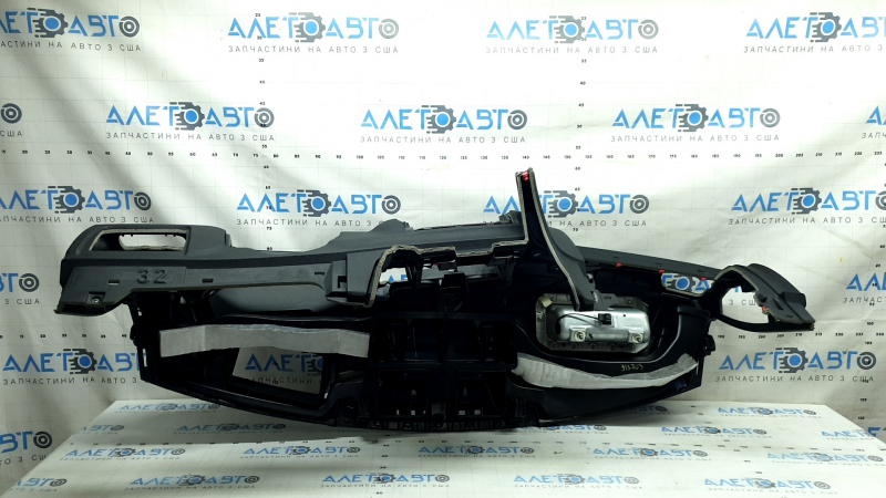 Торпедо передняя панель с AIRBAG BMW 3 F30 12-18 4d черная, под проекцию