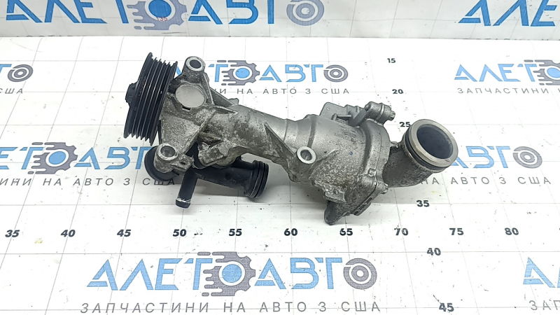 Помпа водяная Mercedes X247 GLB 20-26 M260 с фланцем