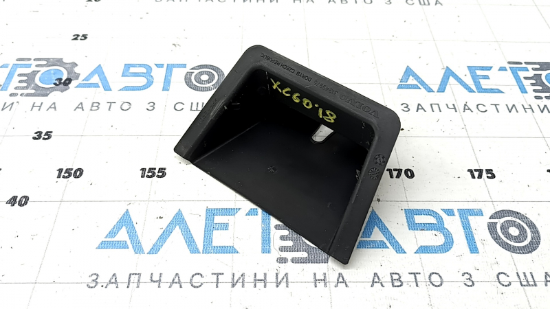Накладка замка двери багажника Volvo XC60 18-26 черная