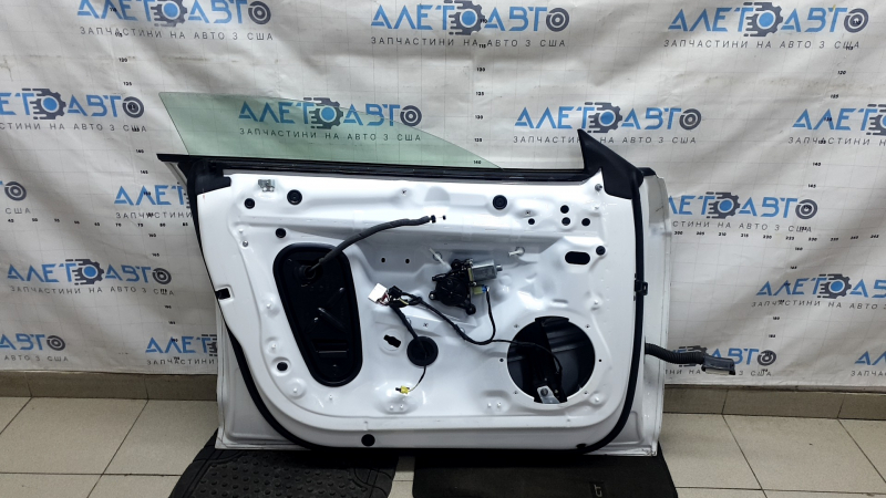 Дверь в сборе передняя левая Audi A5 F5 17-24 5D, keyless, белый LY9C, сколы