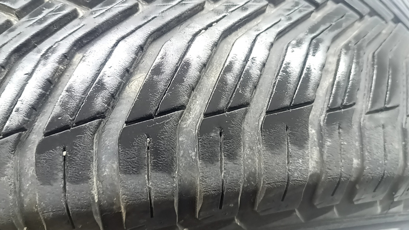 Шина R17 215/65 Michelin CrossClimate2 2021 зимняя, 5мм, потрескана