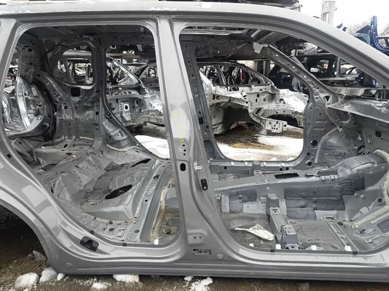 Стойка кузова центральная правая Subaru Forester 25-26 на кузове, тычка