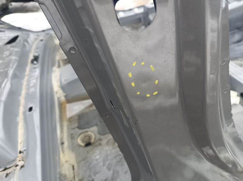 Стойка кузова центральная правая Subaru Forester 25-26 на кузове, тычка