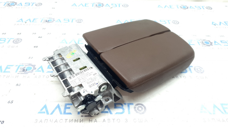 Подлокотник Audi Q7 16-19 кожа коричневая, потерт