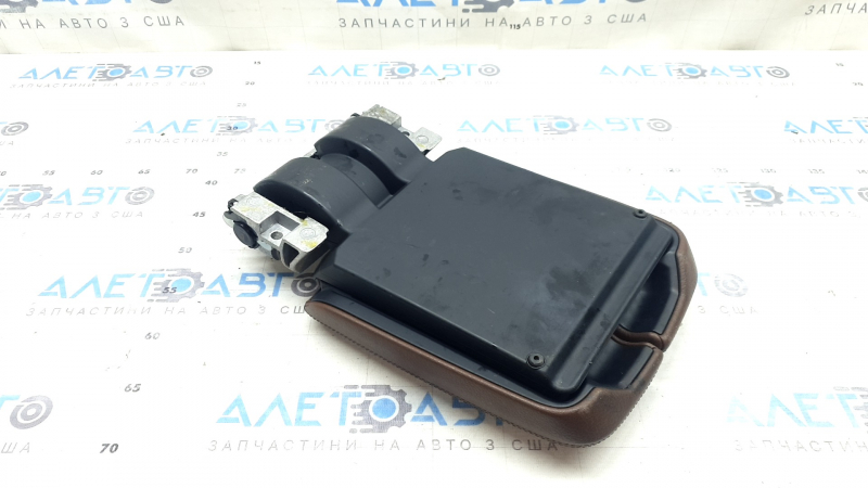 Подлокотник Audi Q7 16-19 кожа коричневая, потерт