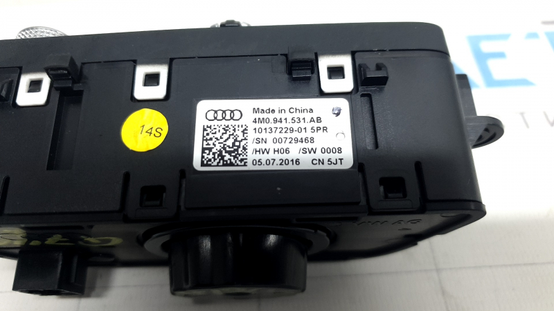 Управление светом Audi Q7 16-23 под проекцию, отсутствует крутилка
