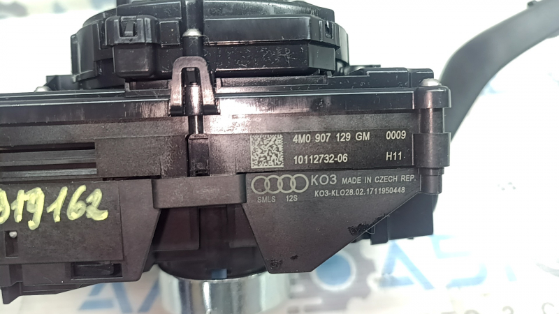 Comutatoarele de pe coloana de direcție pentru Audi Q7 2016-2019 sunt uzate.