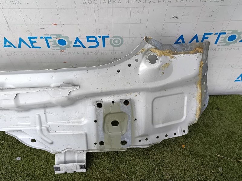 Задняя панель Volvo XC90 16-26 отпилена, белая
