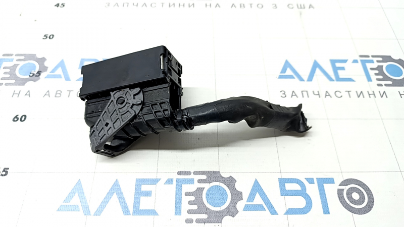 Фишка на блок ABS Toyota Camry v70 18-19 hybrid