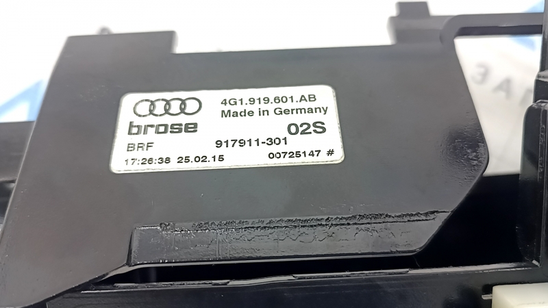 Кронштейн монитора, дисплея, навигации Audi A6 C7 16-18 рест под 8 дюймов