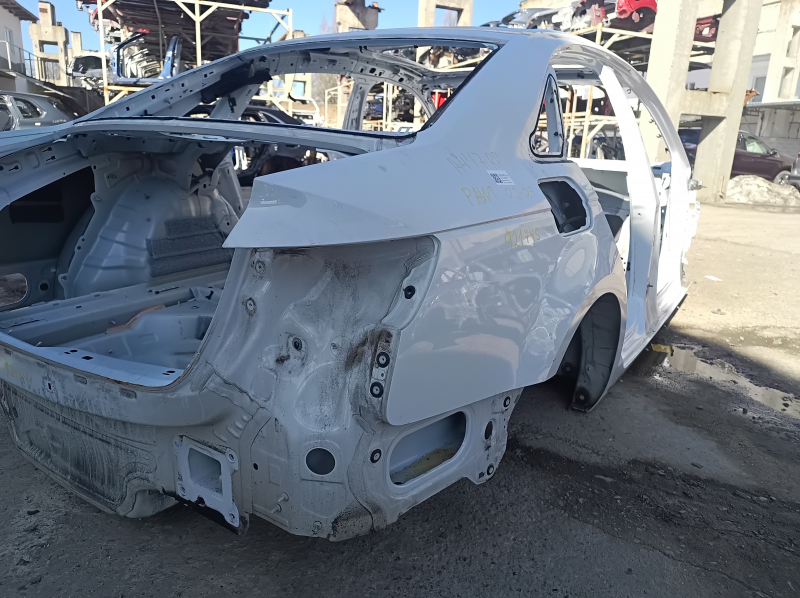 Aripă spate dreapta Audi A4 B9 17-25 pe caroserie, alb, cu proeminențe, vopsit 0.2-0.3