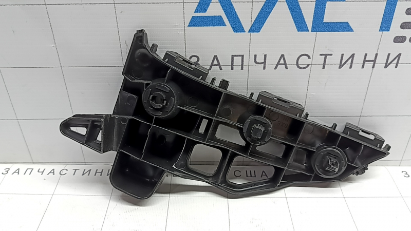 Крепление переднего бампера правое Toyota Prius V 12-17