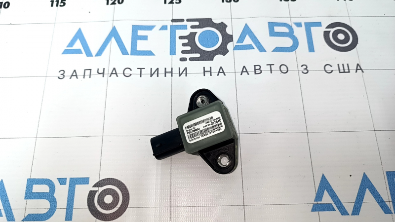 Датчик подушки безопасности дверной правый Fiat 500 12-19 надлом крепления