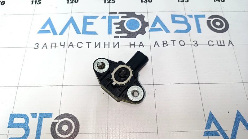 Датчик подушки безопасности дверной правый Fiat 500 12-19 надлом крепления
