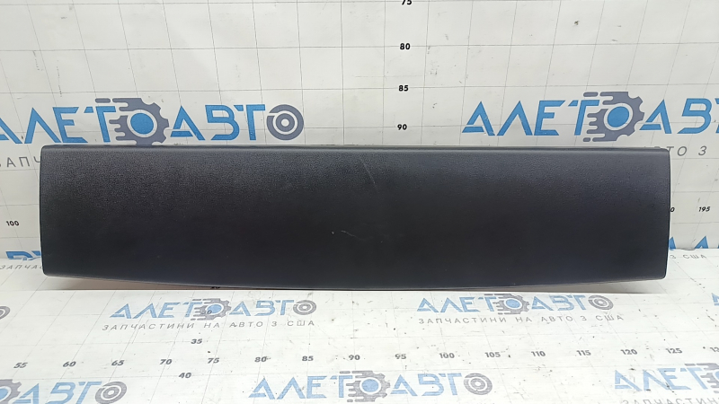 Обшивка двери багажника верхняя Mazda CX-5 17-24 черная, потерта