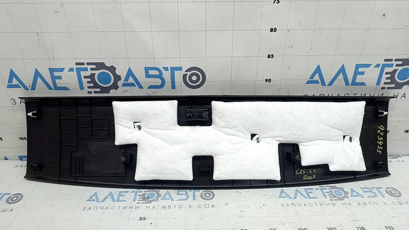 Обшивка двери багажника верхняя Mazda CX-5 17-24 черная, потерта