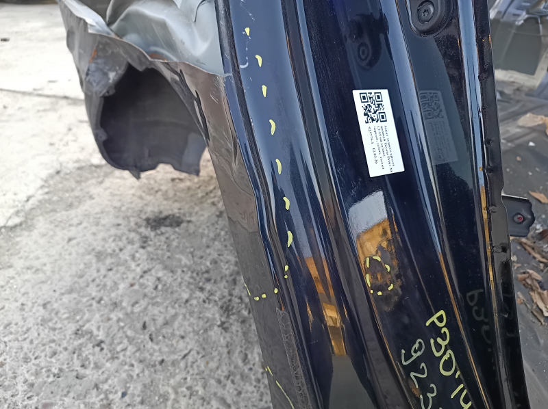 Закат заднего крыла правый Toyota Prius 30 13-15 на кузове, черный, замят, тычка