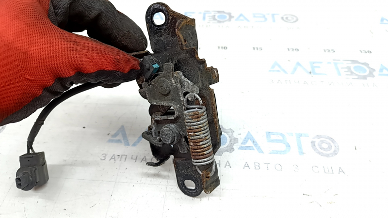 Замок капота Mazda CX-5 17-24 с датчиком, ржавый