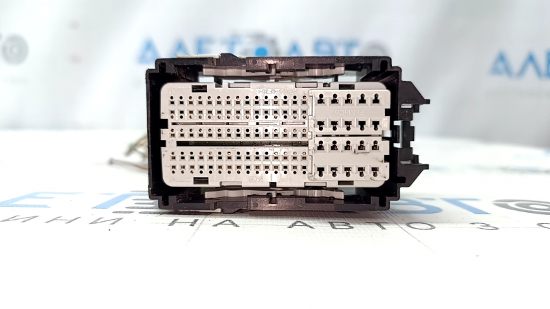 Фишка на блок ECU компьютер двигателя Ford Escape MK3 17-19 2.0T под разъем B