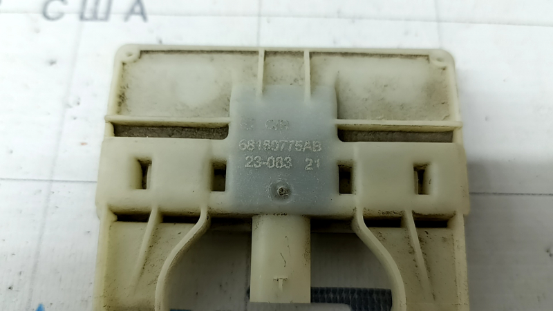 Кнопка открывания двери багажника Jeep Grand Cherokee WL 21-26