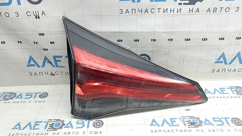 Фонарь внутренний дверь багажника левый Toyota Rav4 16-18 LED, запотевший