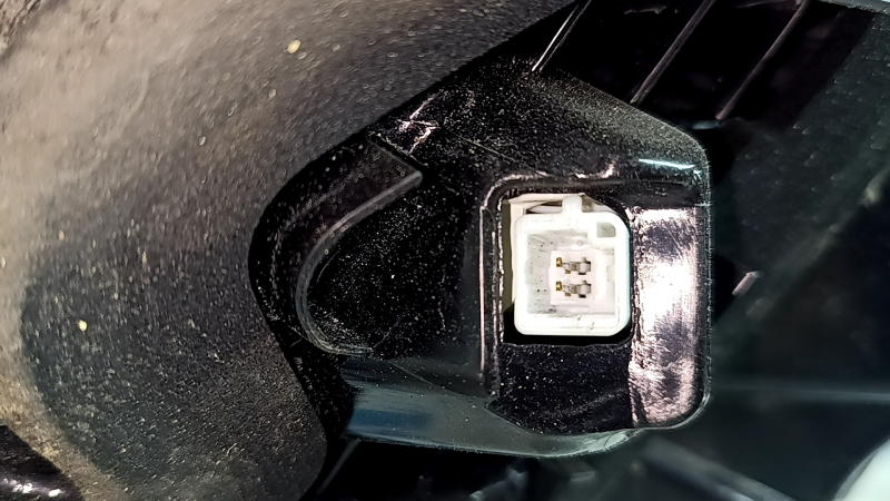 Фонарь внутренний дверь багажника левый Toyota Rav4 16-18 LED, запотевший