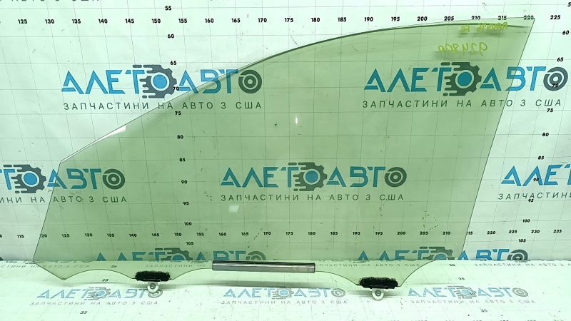 Стекло двери передней правой Toyota Rav4 13-18 царапины