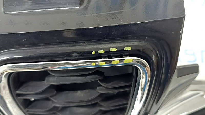 Решетка радиатора grill в сборе Jeep Grand Cherokee WL 21-26 тип 1, черный глянец, хром, царапины, отходит молдинг
