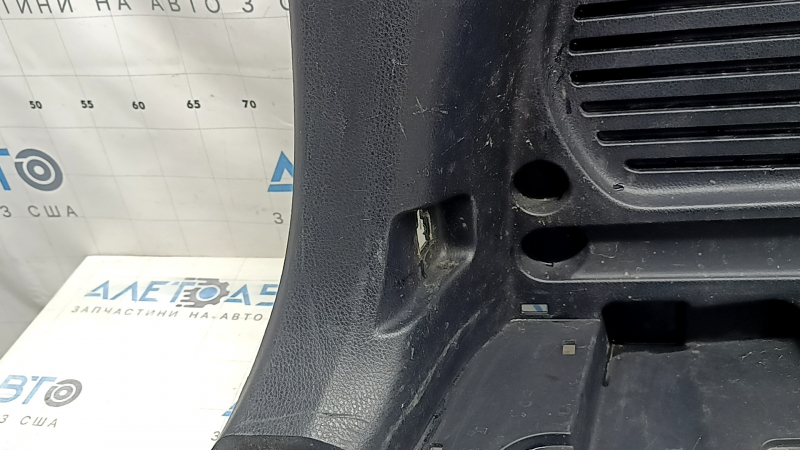 Обшивка арки левая Toyota Rav4 16-18 hybrid, черная, царапины, потерта