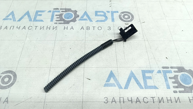 Фишка на сигнал Toyota Rav4 13-18
