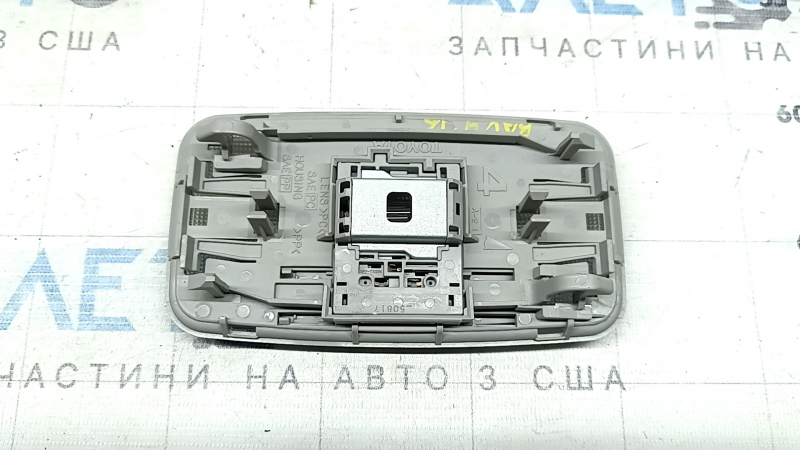 Плафон освещения задний Toyota Rav4 13-18 серый