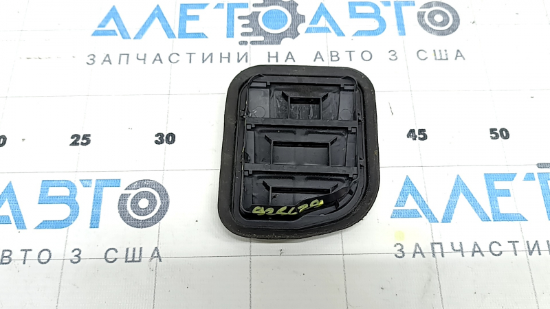 Щиток вентиляции левый Ford Edge 15-24 малый, трещины в креплениях