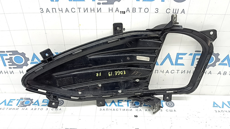 Решетка переднего бампера правая Ford Edge 19-24 под ПТФ, черный глянец с хром молдингом