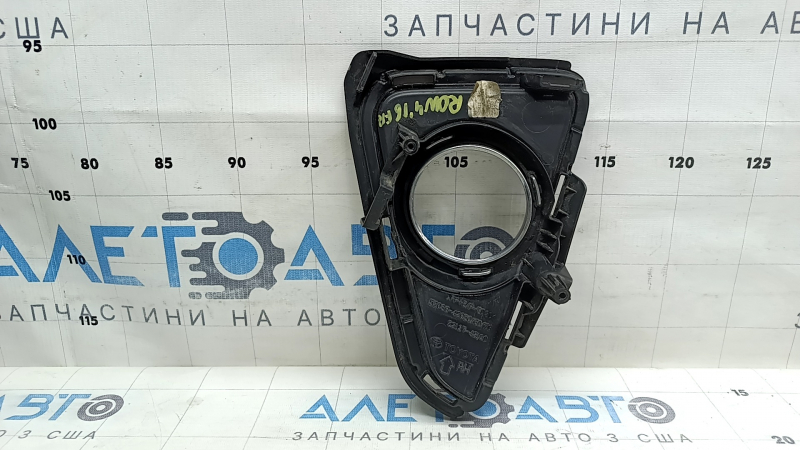 Решетка переднего бампера правая Toyota Rav4 16-18 под ПТФ с хром обрамлением