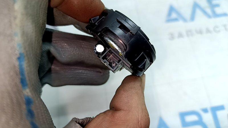 Пищалка передней стойки левая Mercedes H247 GLA 20-26
