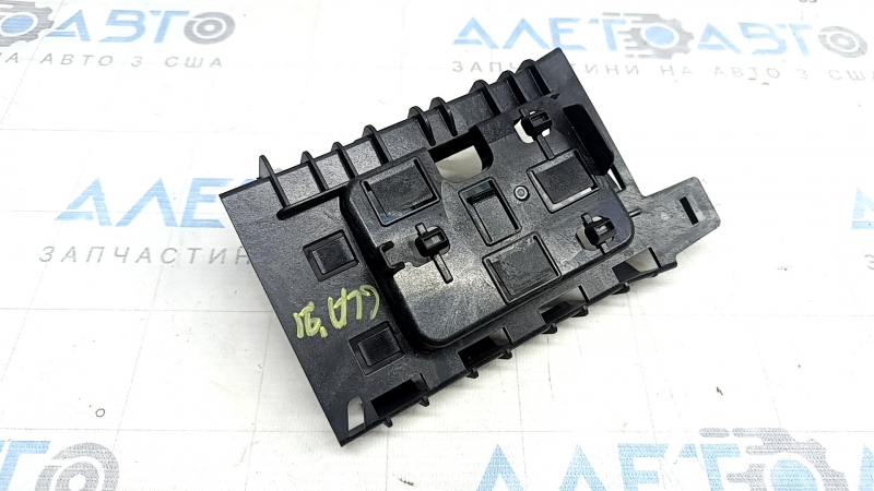 Кронштейн на THEFT CENTRAL LOCKING CONTROL MODULE Mercedes H247 GLA 20-26