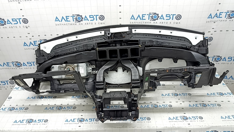 Торпедо передняя панель с AIRBAG Jeep Grand Cherokee WK2 14-22 черная, трещины, нет фрагмента