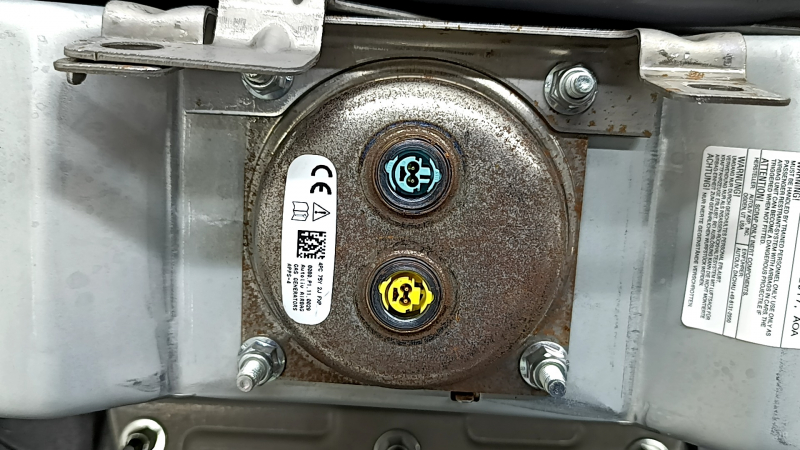 Торпедо передняя панель с AIRBAG Jeep Grand Cherokee WK2 14-22 черная, трещины, нет фрагмента