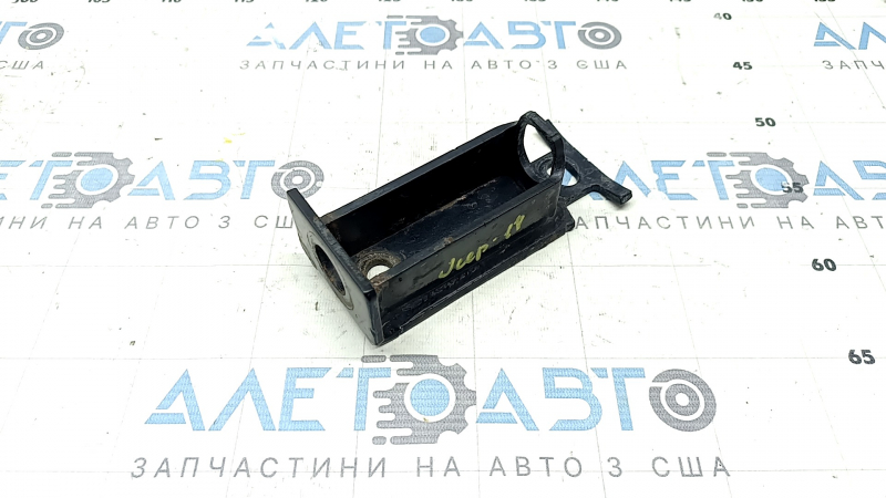 Кронштейн крюка переднего бампера правый Jeep Grand Cherokee WK2 12-22